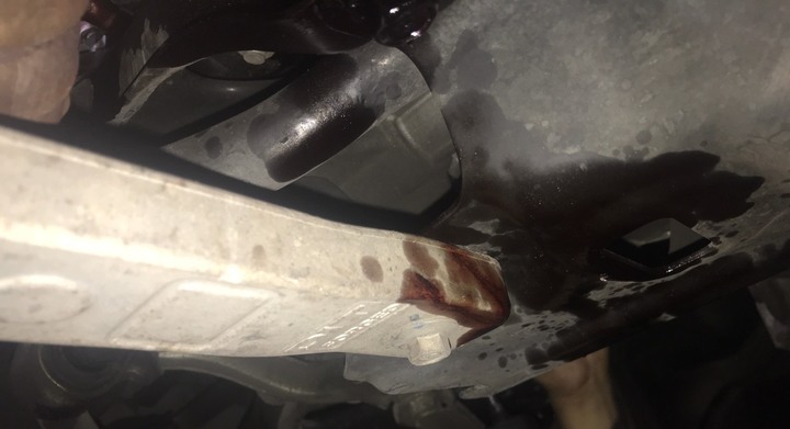 這就是命大,Levorg無故漏汽油幸好沒有火燒車