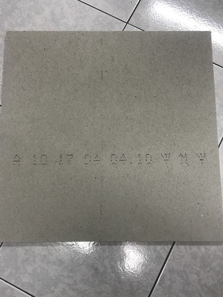 請問一下這是什麼材質的天花板 含石棉需要更換嗎