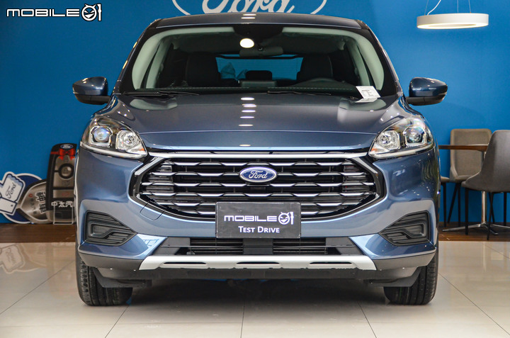 【實車賞析】Ford Kuga EcoBoost 180 雅緻型展間開箱,接單生產的入門選項