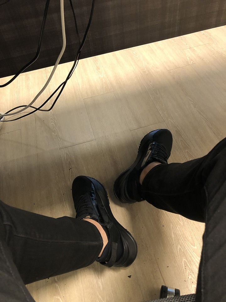 點我看大圖 【開箱】FENDI FLOW 無鞋帶運動鞋開箱分享