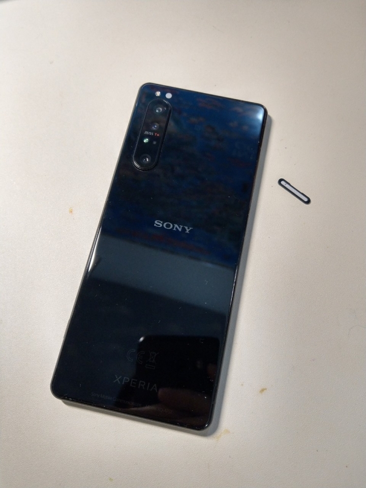 Xperia 1 ii SIM卡榫蓋開膠