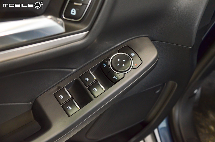 【實車賞析】Ford Kuga EcoBoost 180 雅緻型展間開箱,接單生產的入門選項