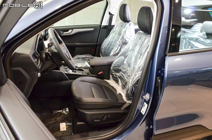 【實車賞析】Ford Kuga EcoBoost 180 雅緻型展間開箱,接單生產的入門選項