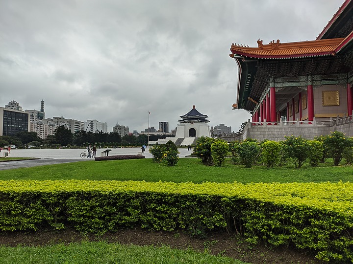 陰雨後的自由廣場 U20 5g Gcam
