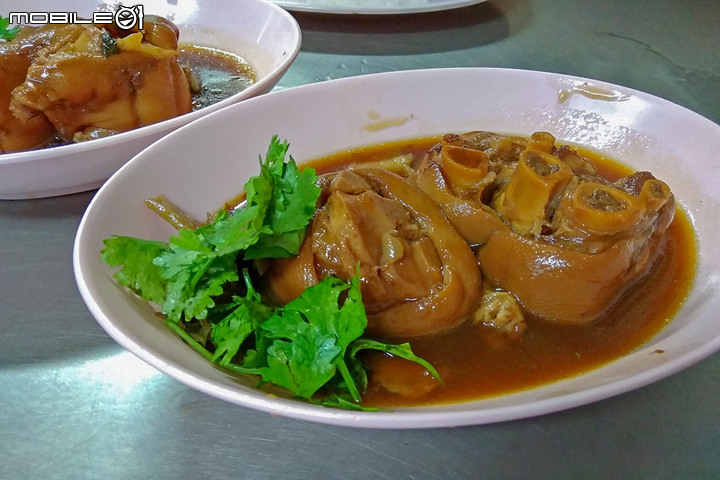 三人行三度重游曼谷 ~ 王子戏院猪肉粥 | Charoen Saeng Silom猪脚饭 | Iconsiam | 拉差达火车夜市