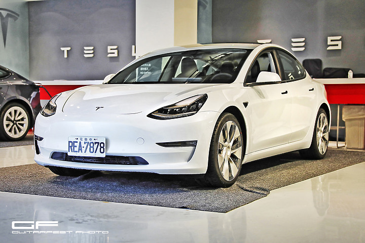 --木屐怪客-- 當 A45 AMG 精神領袖改開 Tesla Model 3 Performance...