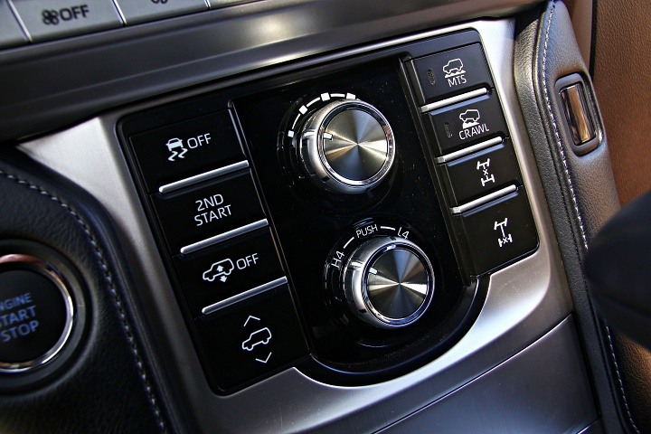 Toyota RAV4老大哥傳奇本格派四驅王,2021 全新版本Toyota Land Cruiser Prado跨年抵台!