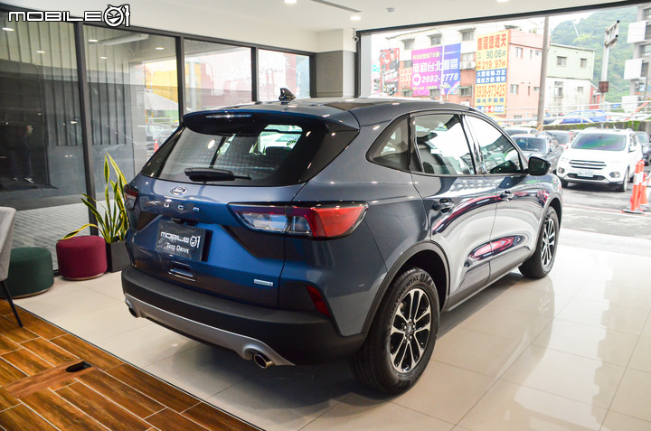【實車賞析】Ford Kuga EcoBoost 180 雅緻型展間開箱,接單生產的入門選項