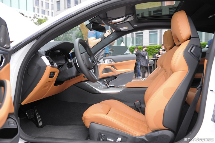 首批120輛完售!BMW新4系列Coupe 236萬起上市、女神許瑋甯代言