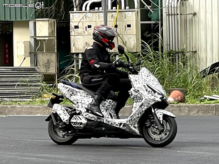 在南迴出現的測試偽裝車