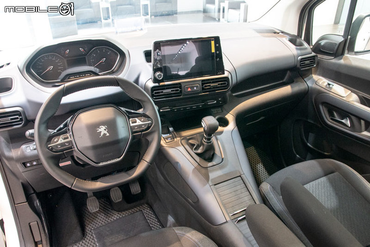 賞車:508SW帥氣、5008SUV實用 ,加碼RIFTER天窗手排,布丁好好吃