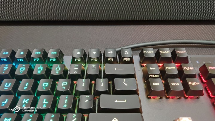 【ROG SCOPE RX RED】ROG線性軸遊戲鍵盤(簡單開箱)