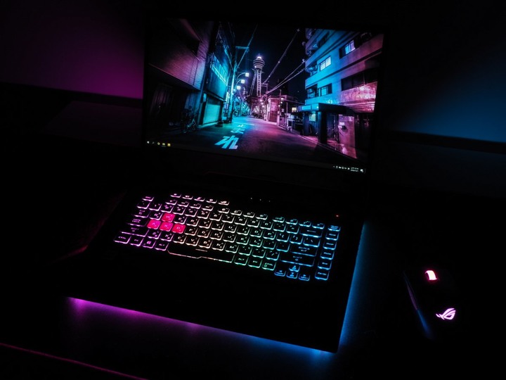 粉粉惹人愛 ASUS ROG STRIX G15 G512LV 電馭粉開箱
