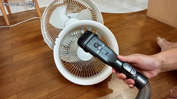 [分享]今晚我想來點…輕鬆地打掃之夜─LG A9 K系列 WiFi 濕拖無線吸塵器 給你歸宅好心情！