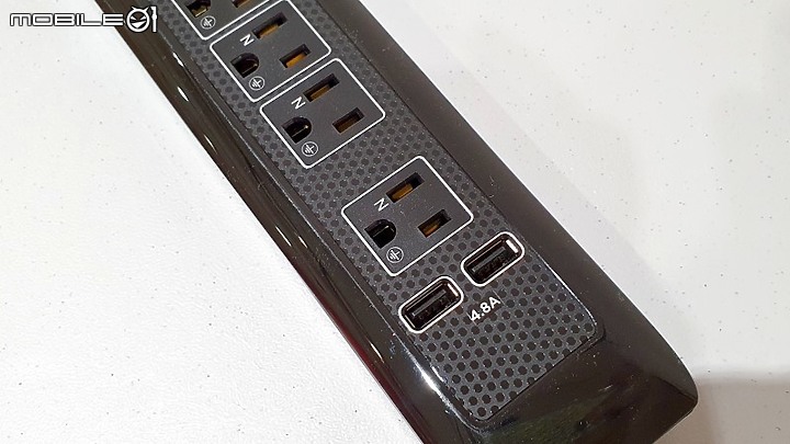 點我看大圖 CyberPower 防突波7插防雷2USB充電延長線開箱 (好事多版 HT0718UA0-TWC)