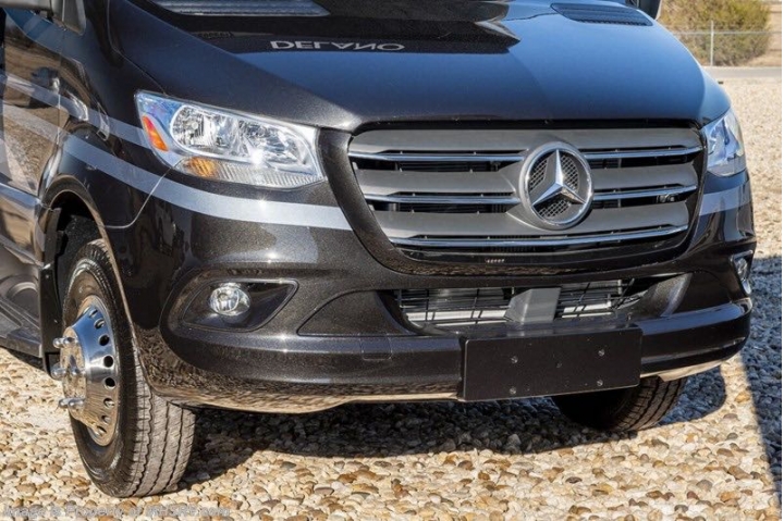 很貴很豪華的賓士Class C 自走式露營車，大家來看看，讓我知道你認為這台值不值得這個價位吧