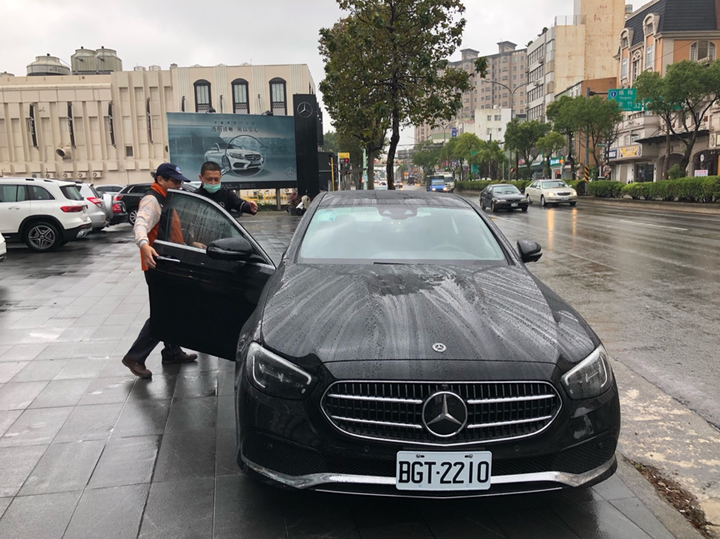 陪想換歐系房車的家父賞新E咖分享