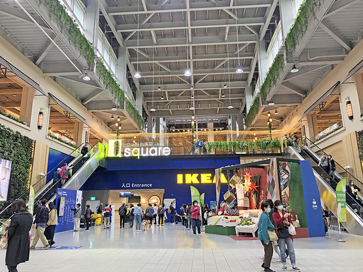 台北下雨天推薦寵物友善餐廳~~~微兜咖啡小碧潭店  限定版草莓麻吉鬆餅~~吃完逛ikea~~