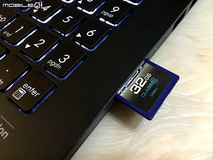 外表不電競的類電競筆電 ASUS X571LI 簡單開箱