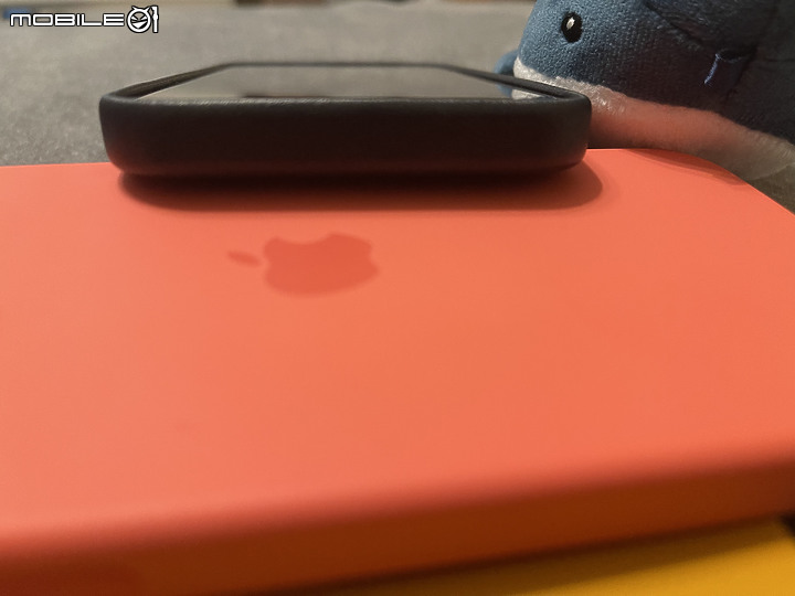 台灣精品&世界設計大獎 iPhone 史上最佳之一之 UNIU 保護殼