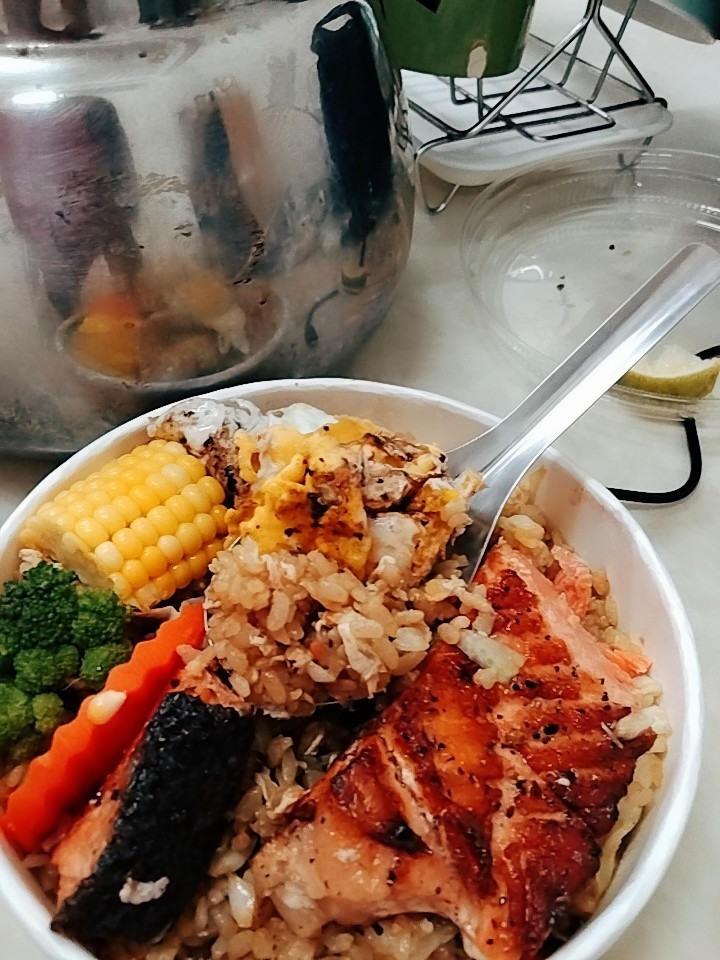 台南市東區炒飯店~平價版夏慕尼  日鏟鐵板炒飯