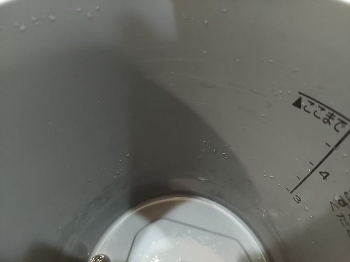 請問一下電熱水瓶內部痕跡的問題