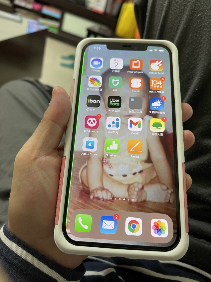 iPhone 12 pro max 螢幕綠線