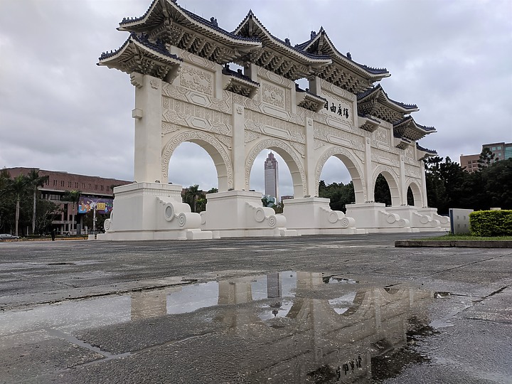 陰雨後的自由廣場 U20 5g Gcam