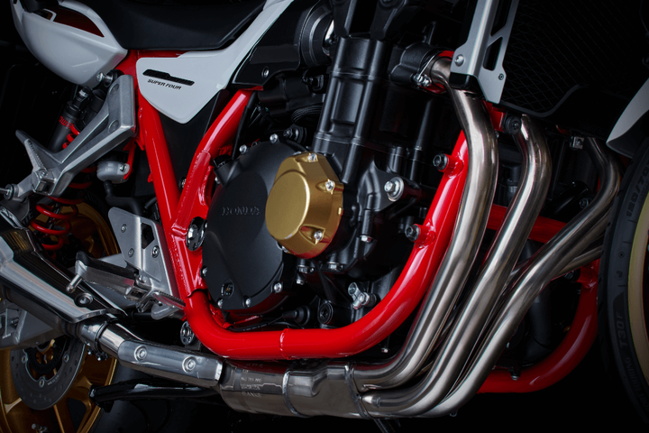 【海外快訊】帥氣熟男結合先進科技 HONDA CB1300(MY21)新登場!