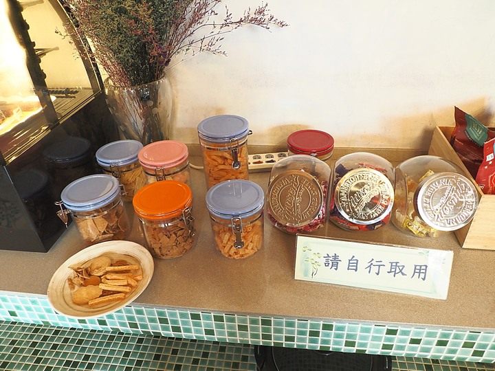 小琉球尊順祿藝術民宿與東琉線交通船 — 到臺灣海峽中的珊湖礁島住一晚 — 老狗抓住夏天的尾巴之「偽出國」行旅第一部 — 琉球嶼的住與到離
