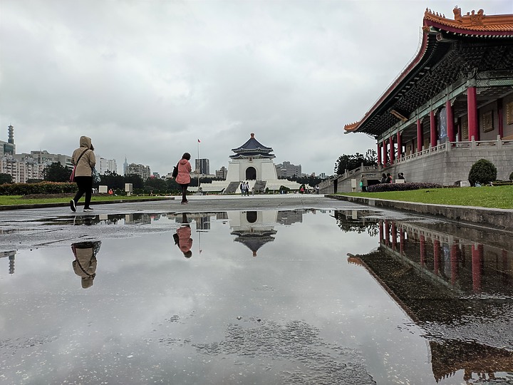 陰雨後的自由廣場 U20 5g Gcam
