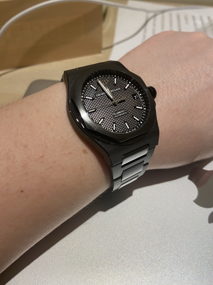 GIRARD-PERREGAUX Laureato 42mm Ceramic開箱我