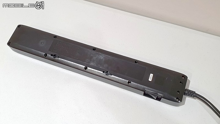 點我看大圖 CyberPower 防突波7插防雷2USB充電延長線開箱 (好事多版 HT0718UA0-TWC)
