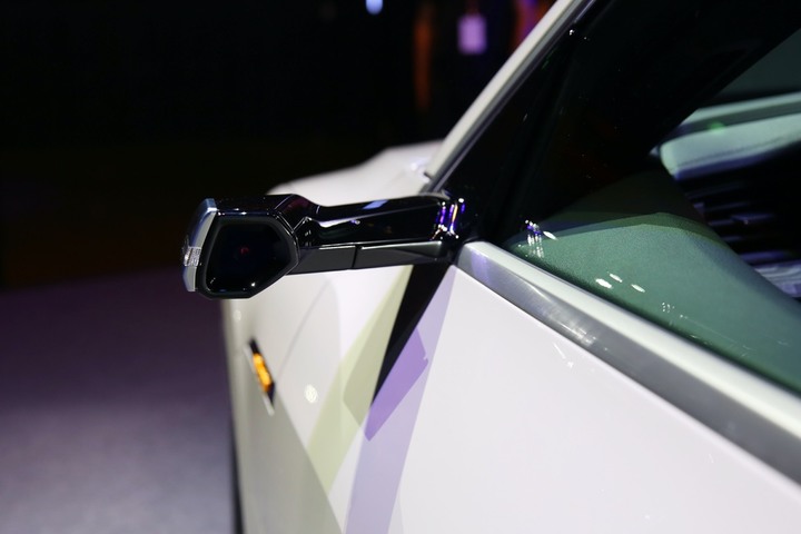 e-tron上市晚會,結合科技與聲光效果的饗宴