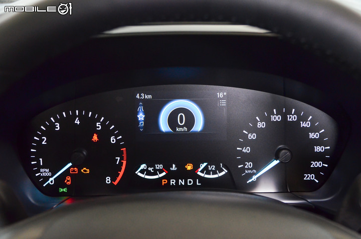 【實車賞析】Ford Kuga EcoBoost 180 雅緻型展間開箱,接單生產的入門選項