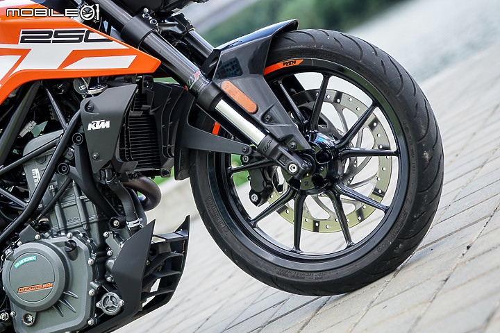 KTM 250 Duke 試駕報告｜運動性極佳的白牌街跑