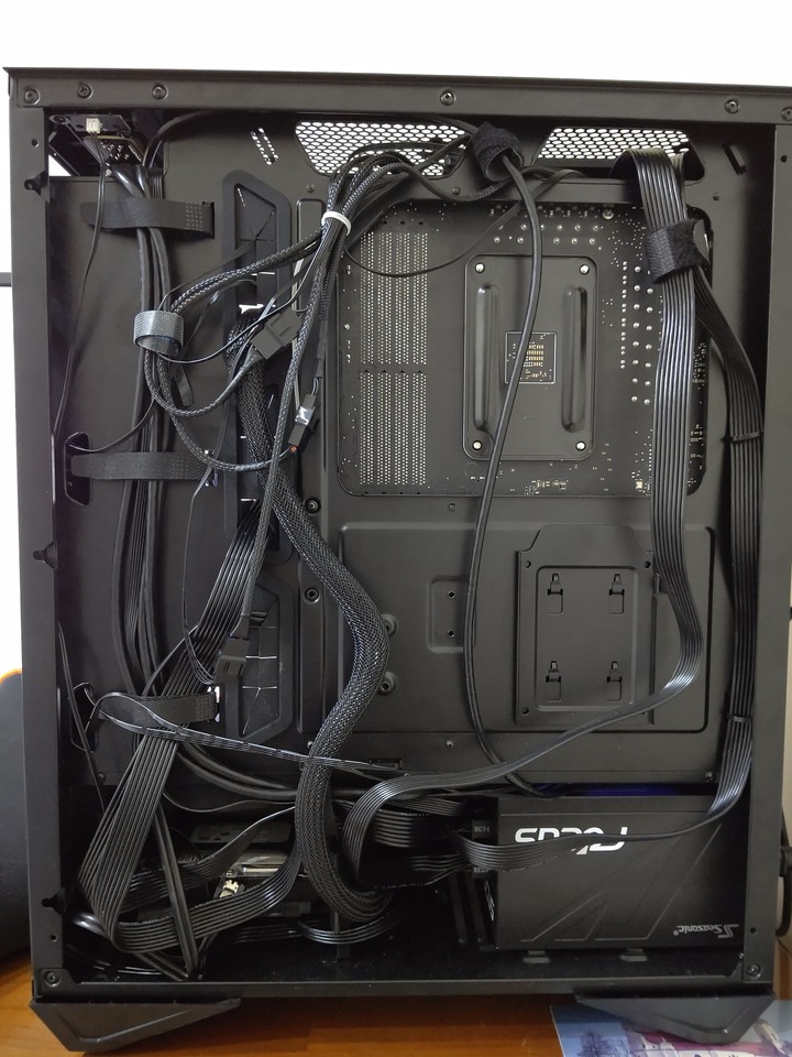 MSI MPG GUNGNIR 110M已上機偽開箱分享