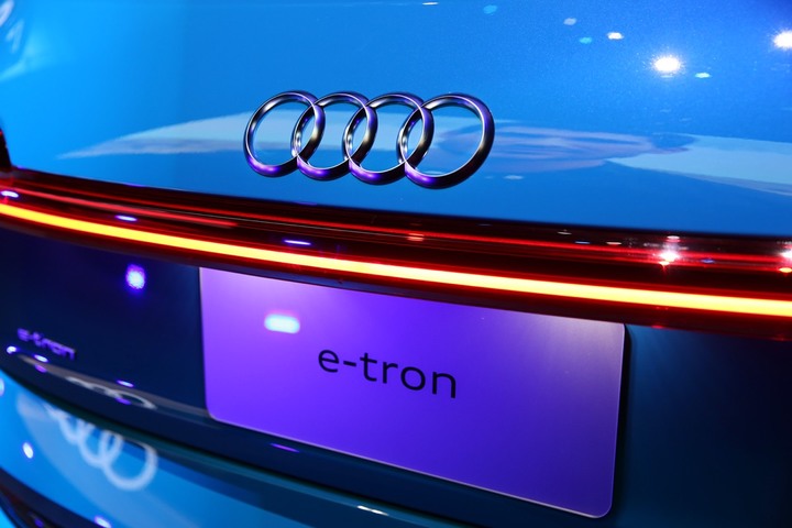 e-tron上市晚會,結合科技與聲光效果的饗宴
