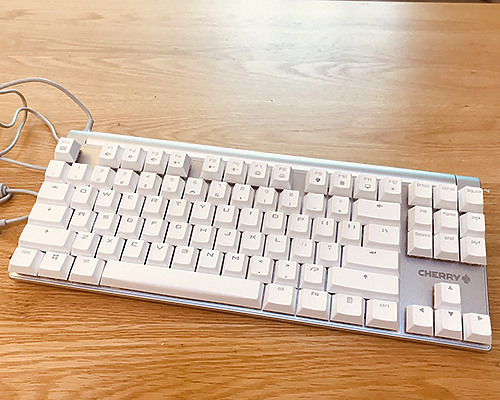 點我看大圖 很久以前踢到一把德意志工藝,CHERRY MX BOARD 8.0 RGB機械鍵盤!