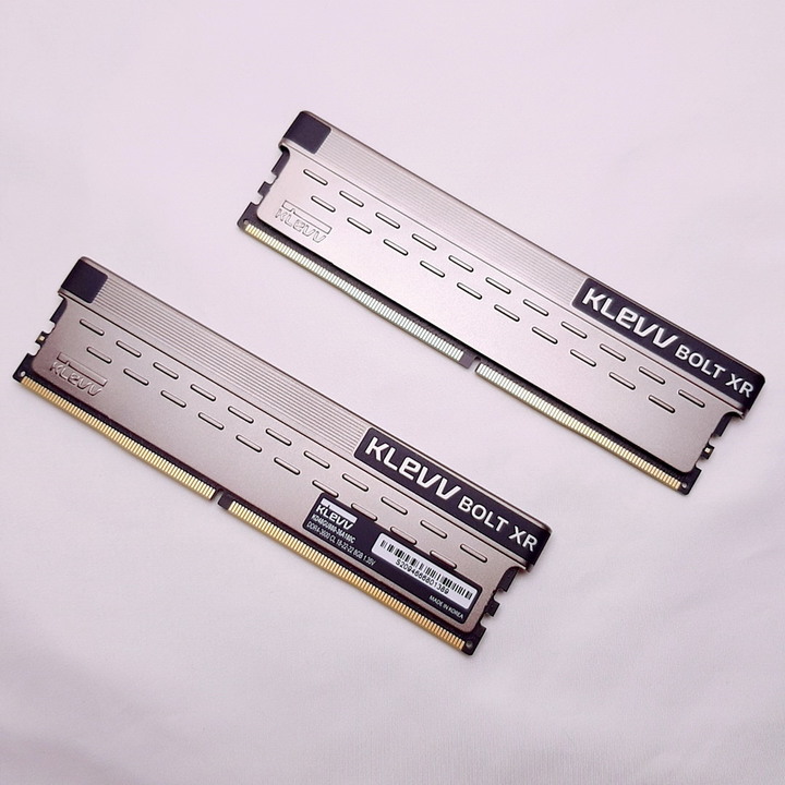 簡約 沉穩 散熱佳!KLEVV科賦 BOLT XR DDR4-3600。