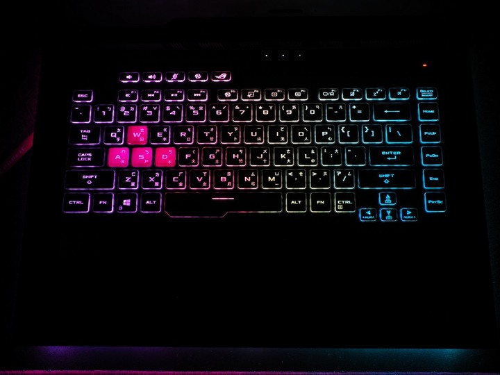 粉粉惹人愛 ASUS ROG STRIX G15 G512LV 電馭粉開箱