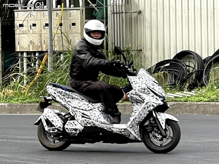 在南迴出現的測試偽裝車
