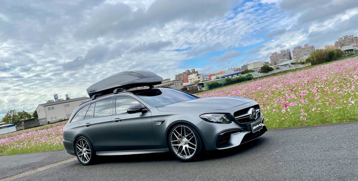 [開箱] 極度浮誇 Mercedes-AMG Roof Box