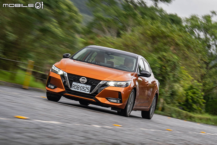 超夯「四門轎車」集合評比|Toyota Altis、Nissan Sentra、Ford Focus 爭奪戰
