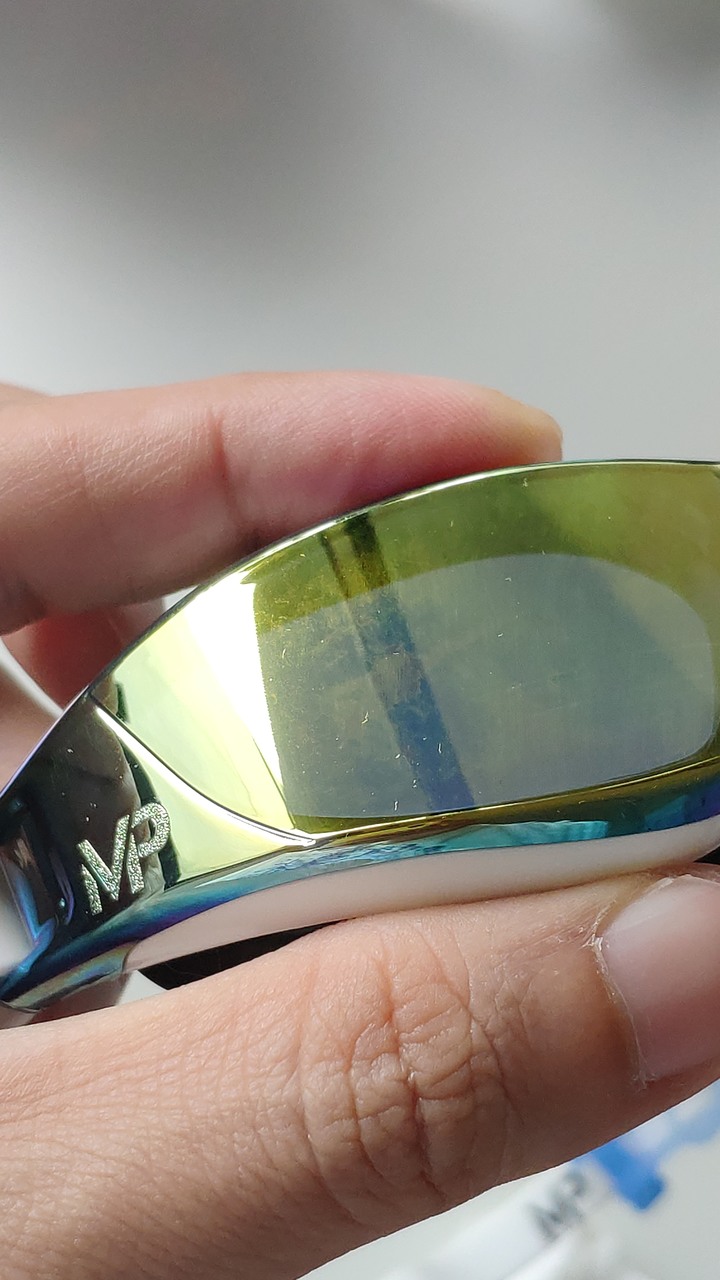 2,546元的 菲爾普斯 MP XCEED Titanium Mirrored 蛙鏡...怎麼剛買就起霧