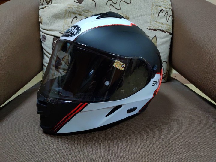 進口安全帽開箱。進口帽CP值之王 !? Airoh Spark 義大利品牌 MotoGP全罩安全帽路過??