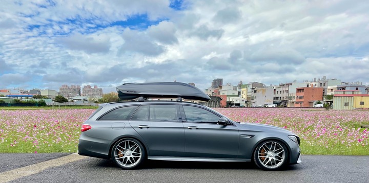 [開箱] 極度浮誇 Mercedes-AMG Roof Box