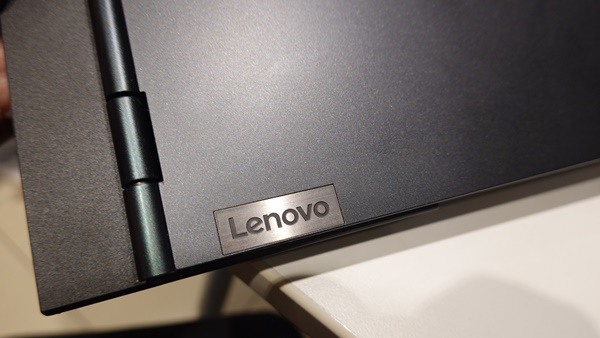 低調的電競筆電│Lenovo Legion 5i電競筆電也可以很商務