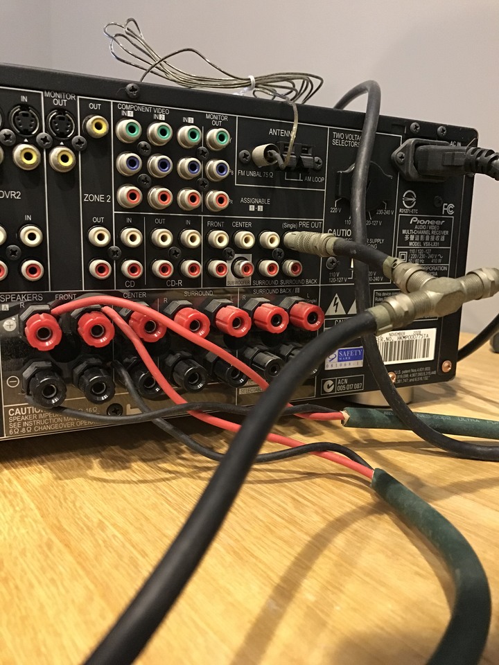 請問Pioneer 環繞擴大機接有主動式低音的落地喇叭 這樣接對嗎？