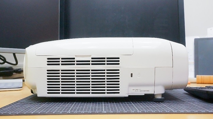 [體驗分享] EPSON EH-TW5700 一個替代家中電視還可以促進親子互動的好選擇!